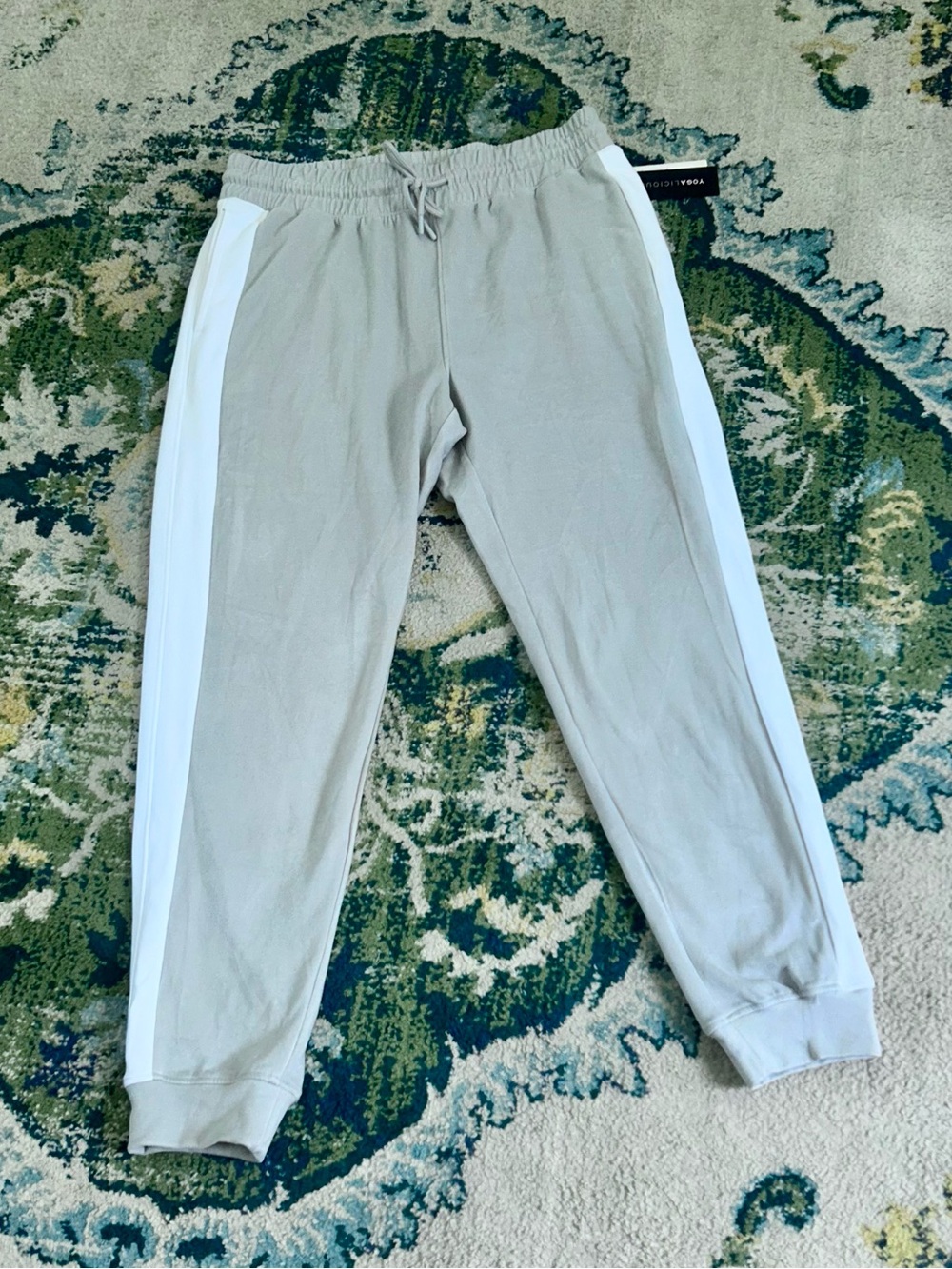 NEW $68 Yogalicious ultra melange vogue fit jogger pant size XL gray white